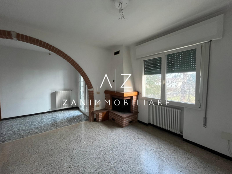 Proponiamo una splendida casa singola situata nel cuore della tranquilla zona di Salvarosa, a Cas...