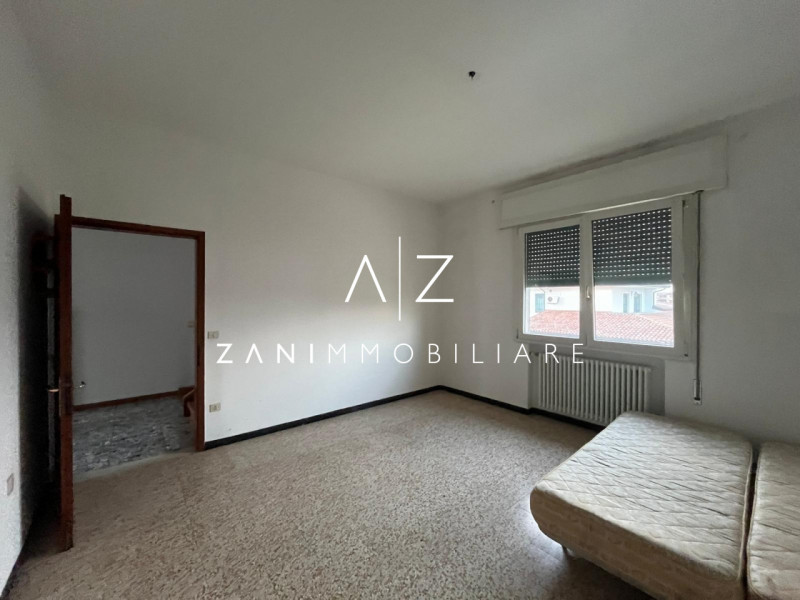 Proponiamo una splendida casa singola situata nel cuore della tranquilla zona di Salvarosa, a Cas...