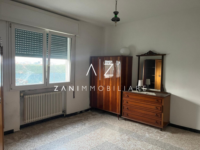 Proponiamo una splendida casa singola situata nel cuore della tranquilla zona di Salvarosa, a Cas...