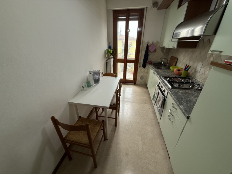 IMMOBILE A REDDITO Ponte 4 Martiri: In zona molto comoda alla via principale e all'argine, appart...