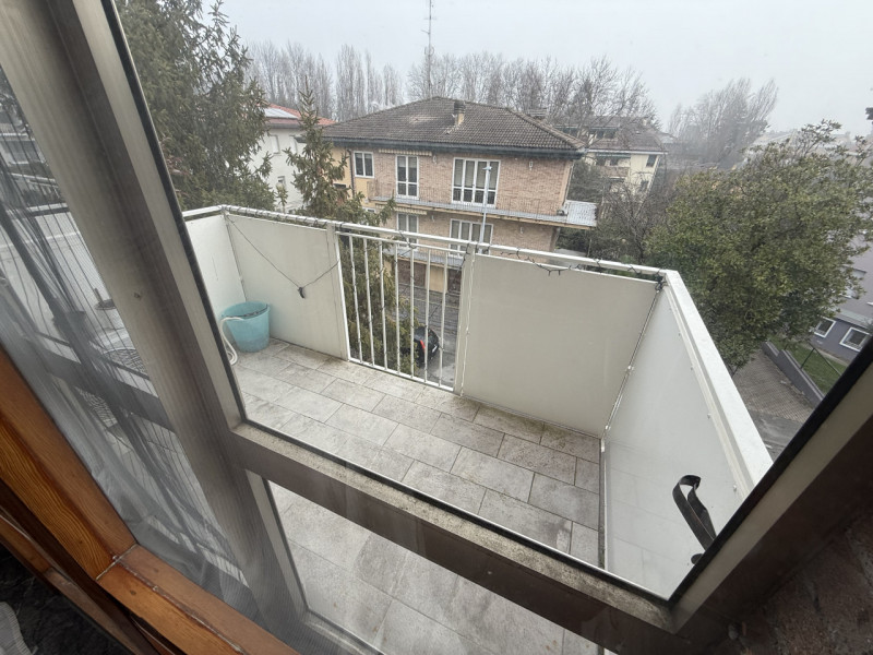 IMMOBILE A REDDITO Ponte 4 Martiri: In zona molto comoda alla via principale e all'argine, appart...