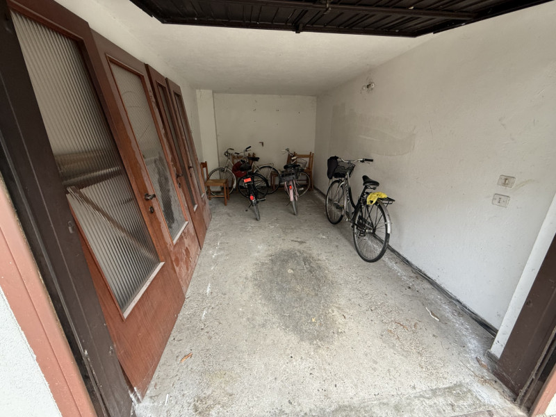 IMMOBILE A REDDITO Ponte 4 Martiri: In zona molto comoda alla via principale e all'argine, appart...