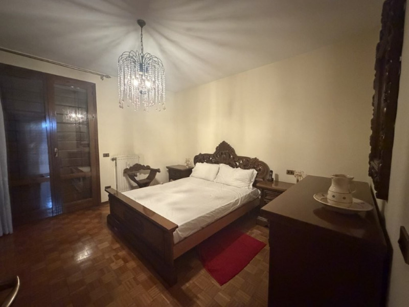 Nella frazione di Peraga:Proponiamo interessante ed ampia porzione di bifamiliare, posta in uno d...