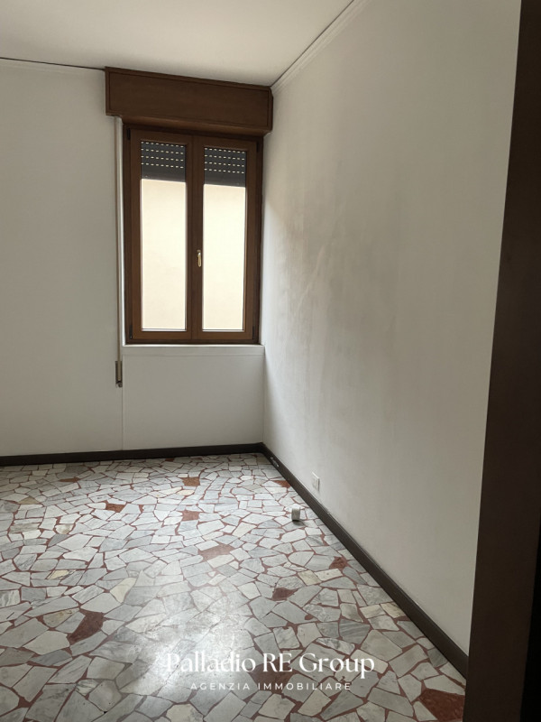 Scoprite un'affascinante opportunità nel centro storico di Vicenza, dove la storia incontra il co...