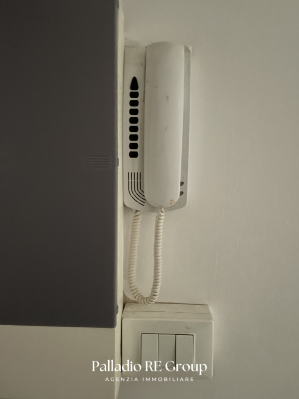 Scoprite un'affascinante opportunità nel centro storico di Vicenza, dove la storia incontra il co...