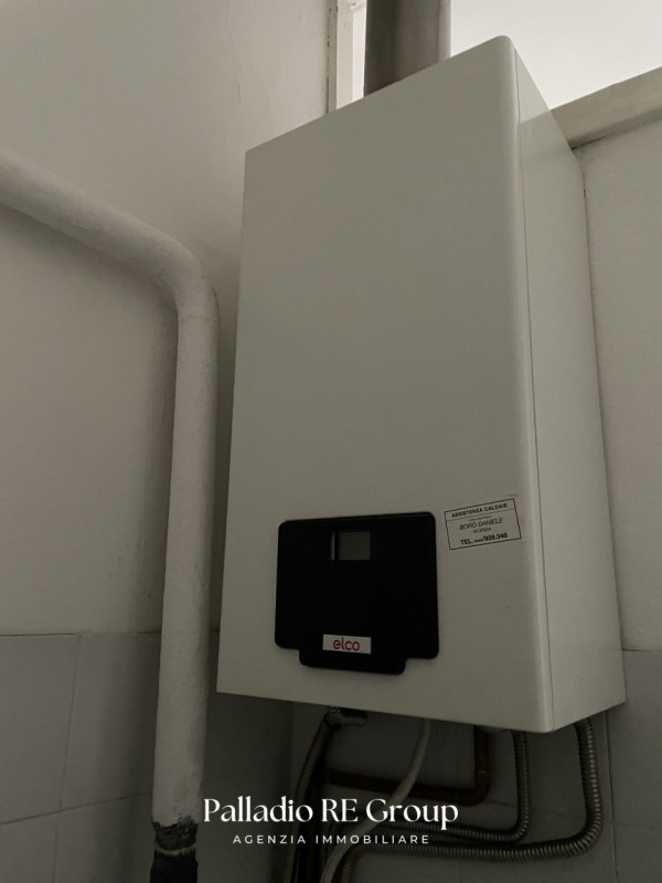 Scoprite un'affascinante opportunità nel centro storico di Vicenza, dove la storia incontra il co...