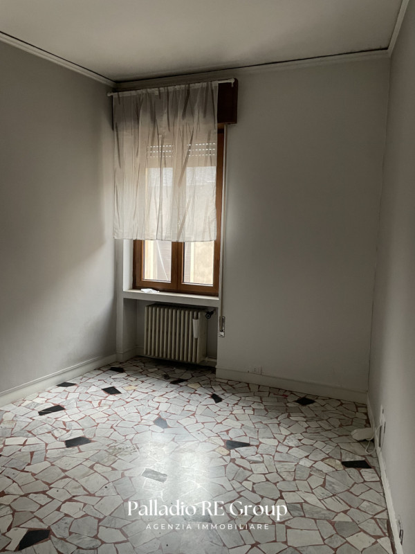 Scoprite un'affascinante opportunità nel centro storico di Vicenza, dove la storia incontra il co...