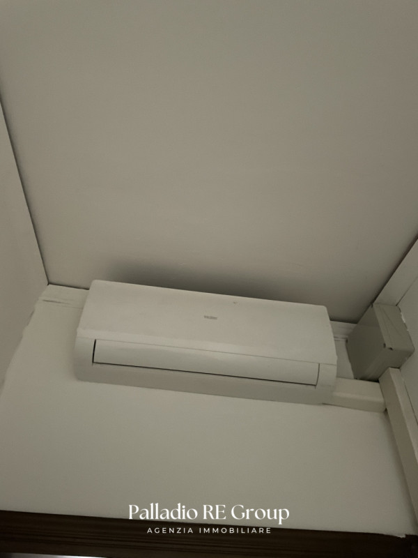 Scoprite un'affascinante opportunità nel centro storico di Vicenza, dove la storia incontra il co...