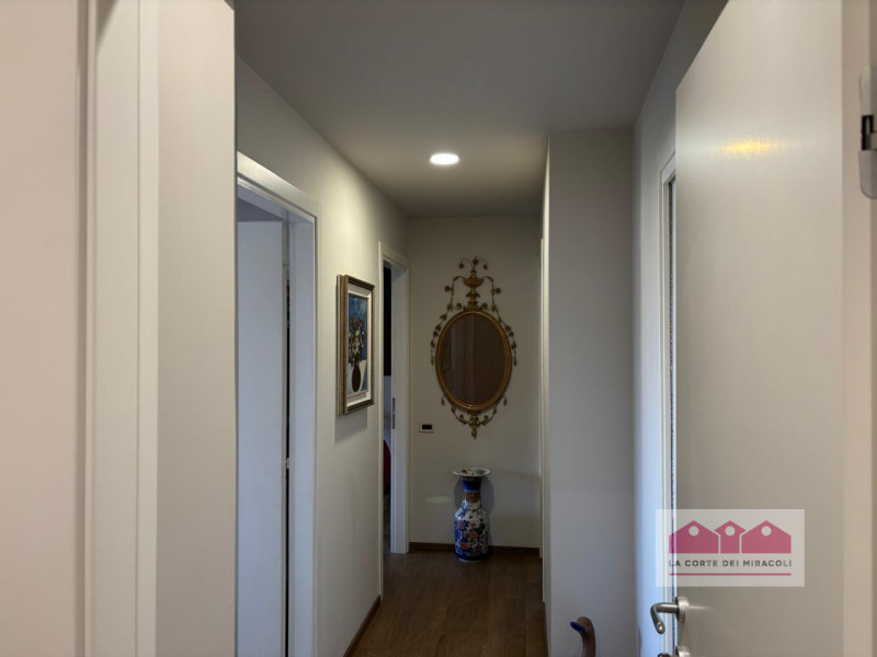 VICENZA: ELEGANTE APPARTAMENTO DI DESIGN DISPOSTO SU TRE LIVELLI, CON TERRAZZE PANORAMICHE, ZONA ...