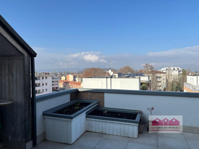 VICENZA: ELEGANTE APPARTAMENTO DI DESIGN DISPOSTO SU TRE LIVELLI, CON TERRAZZE PANORAMICHE, ZONA ...