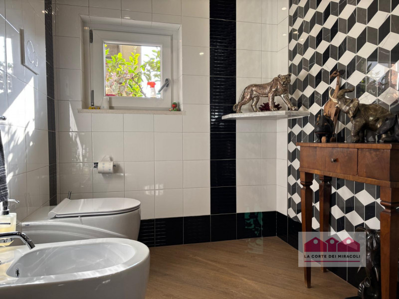 VICENZA: ELEGANTE APPARTAMENTO DI DESIGN DISPOSTO SU TRE LIVELLI, CON TERRAZZE PANORAMICHE, ZONA ...