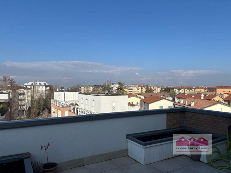VICENZA: ELEGANTE APPARTAMENTO DI DESIGN DISPOSTO SU TRE LIVELLI, CON TERRAZZE PANORAMICHE, ZONA ...