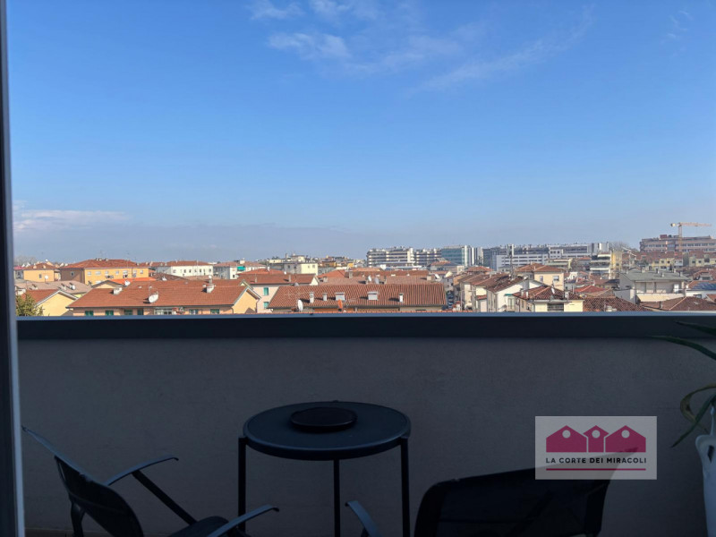 VICENZA: ELEGANTE APPARTAMENTO DI DESIGN DISPOSTO SU TRE LIVELLI, CON TERRAZZE PANORAMICHE, ZONA ...