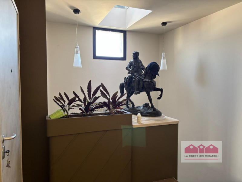 VICENZA: ELEGANTE APPARTAMENTO DI DESIGN DISPOSTO SU TRE LIVELLI, CON TERRAZZE PANORAMICHE, ZONA ...