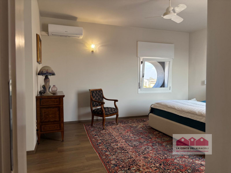 VICENZA: ELEGANTE APPARTAMENTO DI DESIGN DISPOSTO SU TRE LIVELLI, CON TERRAZZE PANORAMICHE, ZONA ...