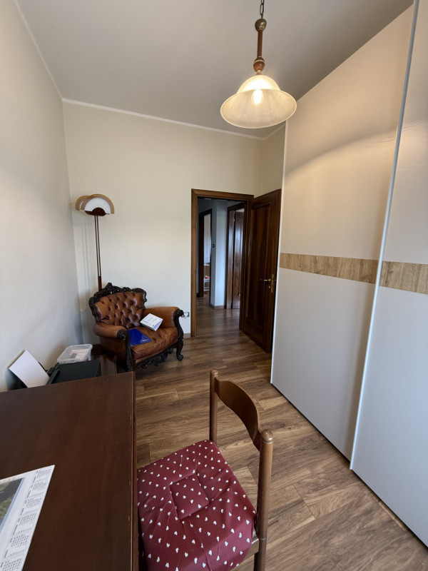 COMPOSIZIONE:
Proponiamo in vendita una casa singola con spazio esterno, scoperto e magazzino. Si...