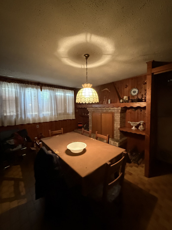 COMPOSIZIONE:
Proponiamo in vendita una casa singola con spazio esterno, scoperto e magazzino. Si...