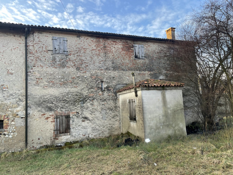 NOSTRA ESCLUSIVA: lungo il lato nord della Valcavasia in prossimità dell'asolo Golf Club siamo pr...