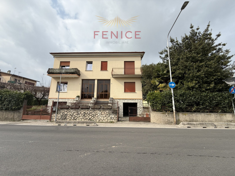 Ai piedi delle colline di Conegliano, in posizione residenziale tranquilla e strategicamente serv...