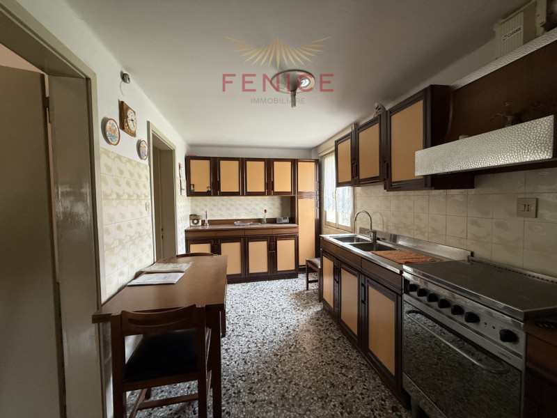 Ai piedi delle colline di Conegliano, in posizione residenziale tranquilla e strategicamente serv...