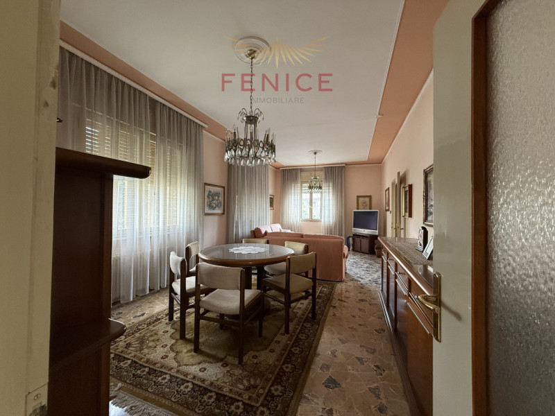 Ai piedi delle colline di Conegliano, in posizione residenziale tranquilla e strategicamente serv...