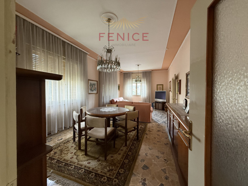 Ai piedi delle colline di Conegliano, in posizione residenziale tranquilla e strategicamente serv...