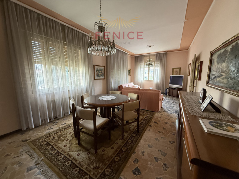 Ai piedi delle colline di Conegliano, in posizione residenziale tranquilla e strategicamente serv...