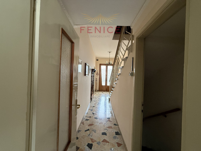 Ai piedi delle colline di Conegliano, in posizione residenziale tranquilla e strategicamente serv...