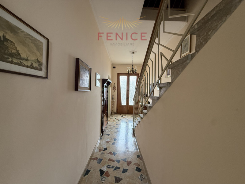 Ai piedi delle colline di Conegliano, in posizione residenziale tranquilla e strategicamente serv...