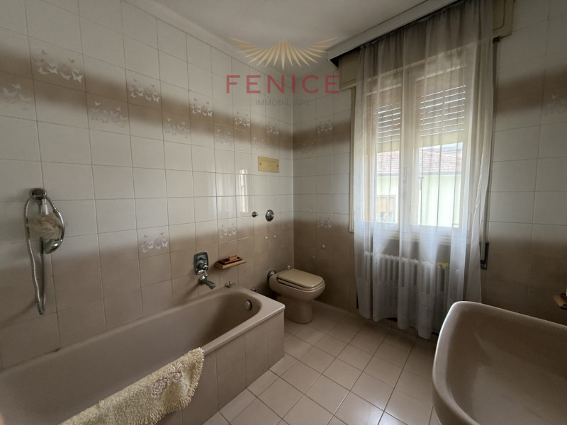 Ai piedi delle colline di Conegliano, in posizione residenziale tranquilla e strategicamente serv...