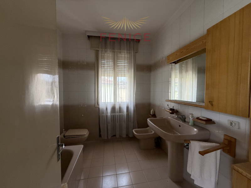 Ai piedi delle colline di Conegliano, in posizione residenziale tranquilla e strategicamente serv...