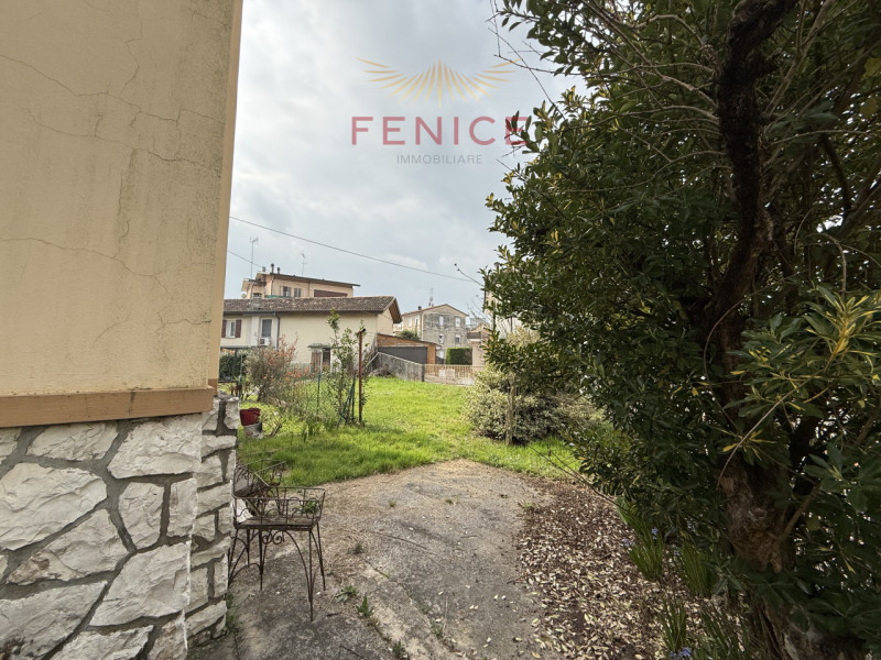 Ai piedi delle colline di Conegliano, in posizione residenziale tranquilla e strategicamente serv...