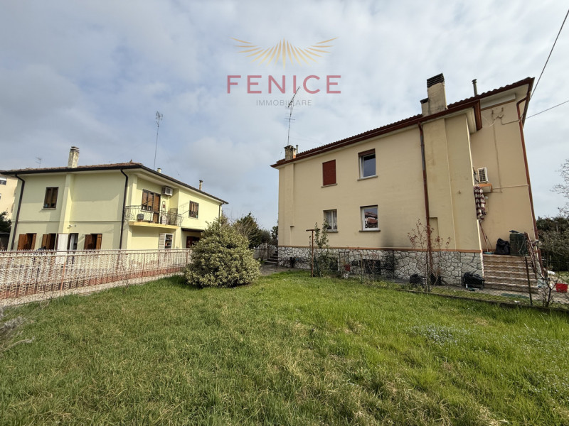 Ai piedi delle colline di Conegliano, in posizione residenziale tranquilla e strategicamente serv...