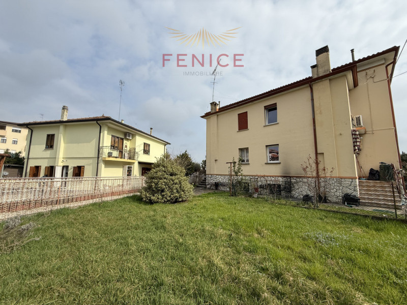 Ai piedi delle colline di Conegliano, in posizione residenziale tranquilla e strategicamente serv...