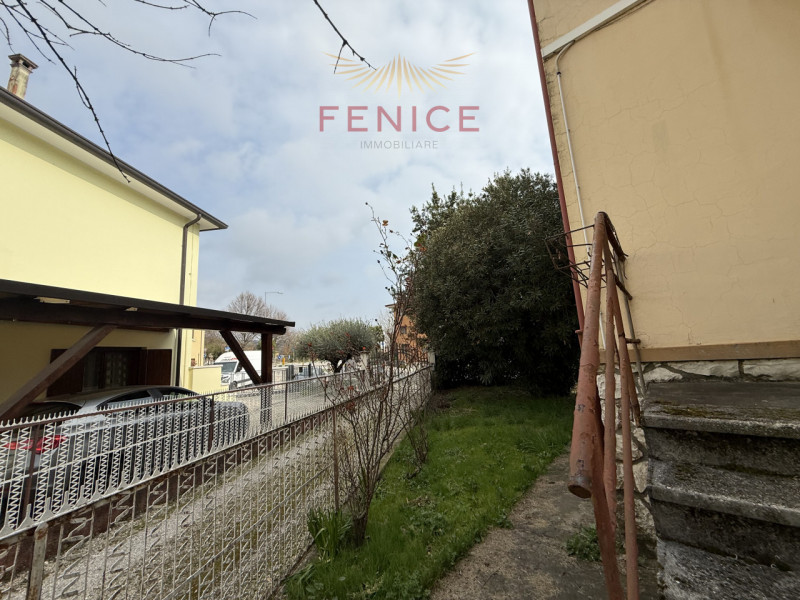 Ai piedi delle colline di Conegliano, in posizione residenziale tranquilla e strategicamente serv...