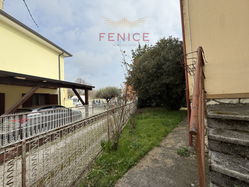 Ai piedi delle colline di Conegliano, in posizione residenziale tranquilla e strategicamente serv...