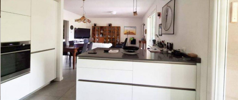 Scoprite questo incantevole appartamento quadrilocale di 130 mq situato nella tranquilla e affasc...