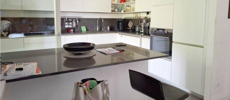 Scoprite questo incantevole appartamento quadrilocale di 130 mq situato nella tranquilla e affasc...