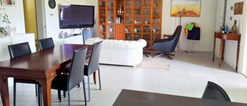 Scoprite questo incantevole appartamento quadrilocale di 130 mq situato nella tranquilla e affasc...