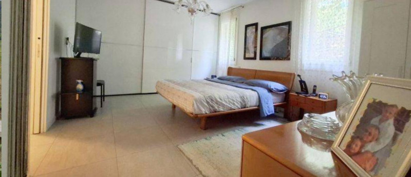 Scoprite questo incantevole appartamento quadrilocale di 130 mq situato nella tranquilla e affasc...