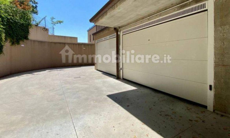 Scoprite questo incantevole appartamento quadrilocale di 130 mq situato nella tranquilla e affasc...