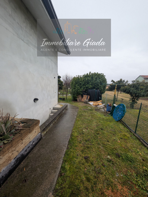 Godega di Sant’Urbano (TV) – Casa indipendente costruita a metà anni 90.
Stai pensando di cambiar...