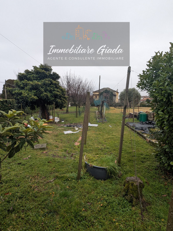 Godega di Sant’Urbano (TV) – Casa indipendente costruita a metà anni 90.
Stai pensando di cambiar...