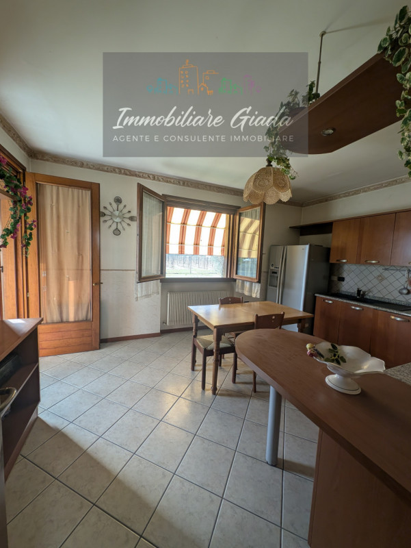 Godega di Sant’Urbano (TV) – Casa indipendente costruita a metà anni 90.
Stai pensando di cambiar...