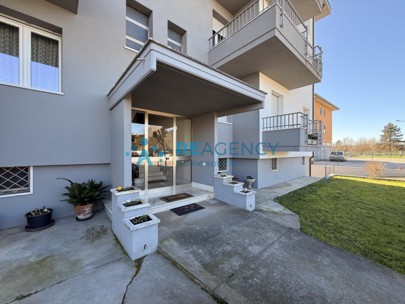 Situato in una tranquilla zona residenziale di Rettorgole, proponiamo in vendita appartamento pia...