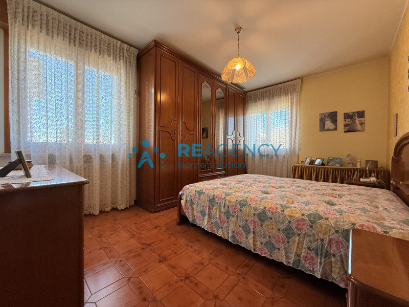 Situato in una tranquilla zona residenziale di Rettorgole, proponiamo in vendita appartamento pia...