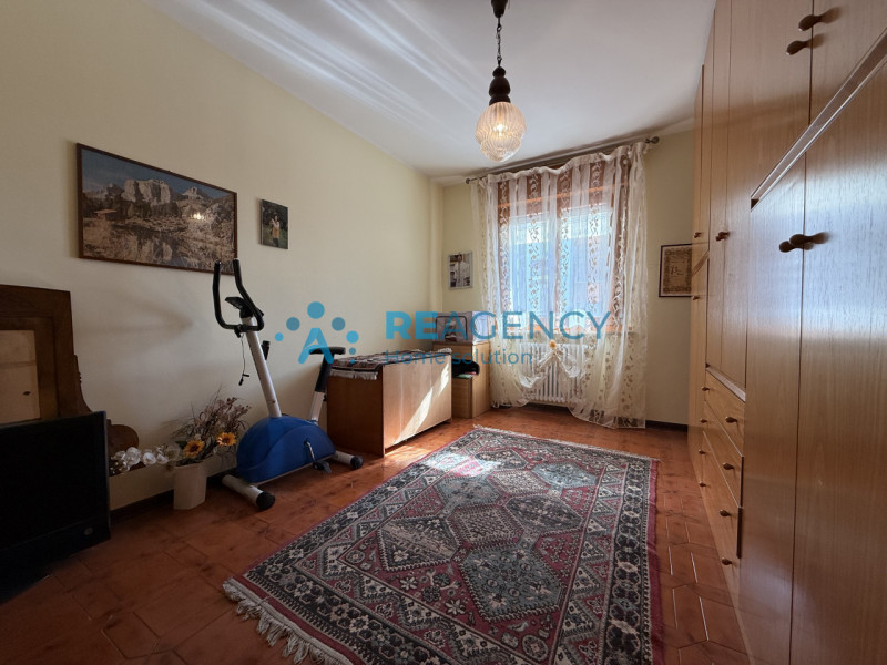 Situato in una tranquilla zona residenziale di Rettorgole, proponiamo in vendita appartamento pia...