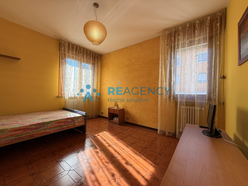 Situato in una tranquilla zona residenziale di Rettorgole, proponiamo in vendita appartamento pia...