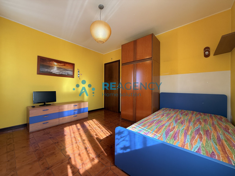 Situato in una tranquilla zona residenziale di Rettorgole, proponiamo in vendita appartamento pia...