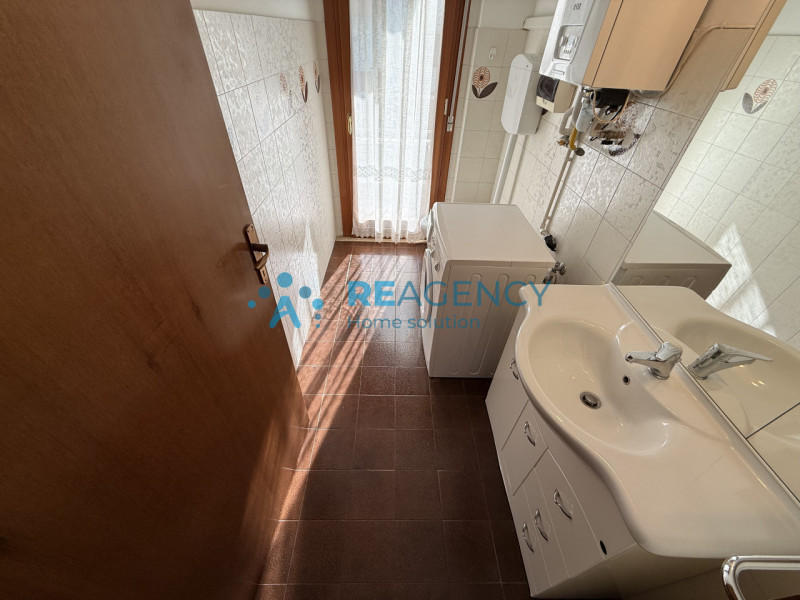 Situato in una tranquilla zona residenziale di Rettorgole, proponiamo in vendita appartamento pia...